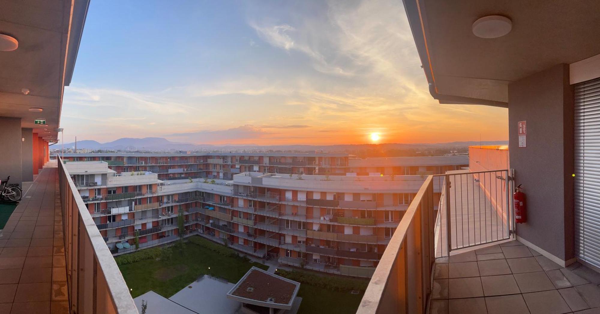 100 Qm Penthouse, Self-Check-In, 2 Parkplaetze Lägenhet Graz Exteriör bild