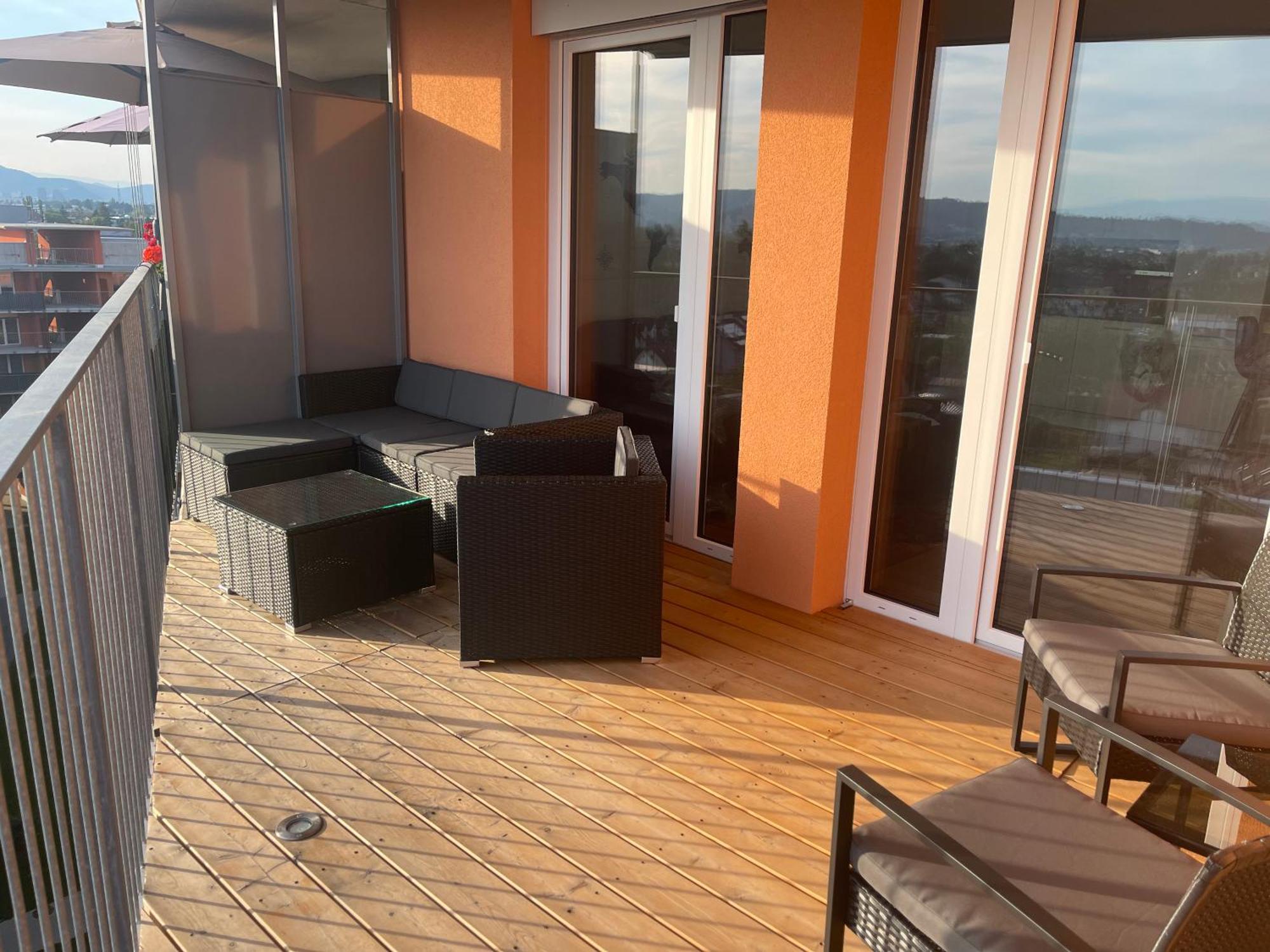 100 Qm Penthouse, Self-Check-In, 2 Parkplaetze Lägenhet Graz Exteriör bild