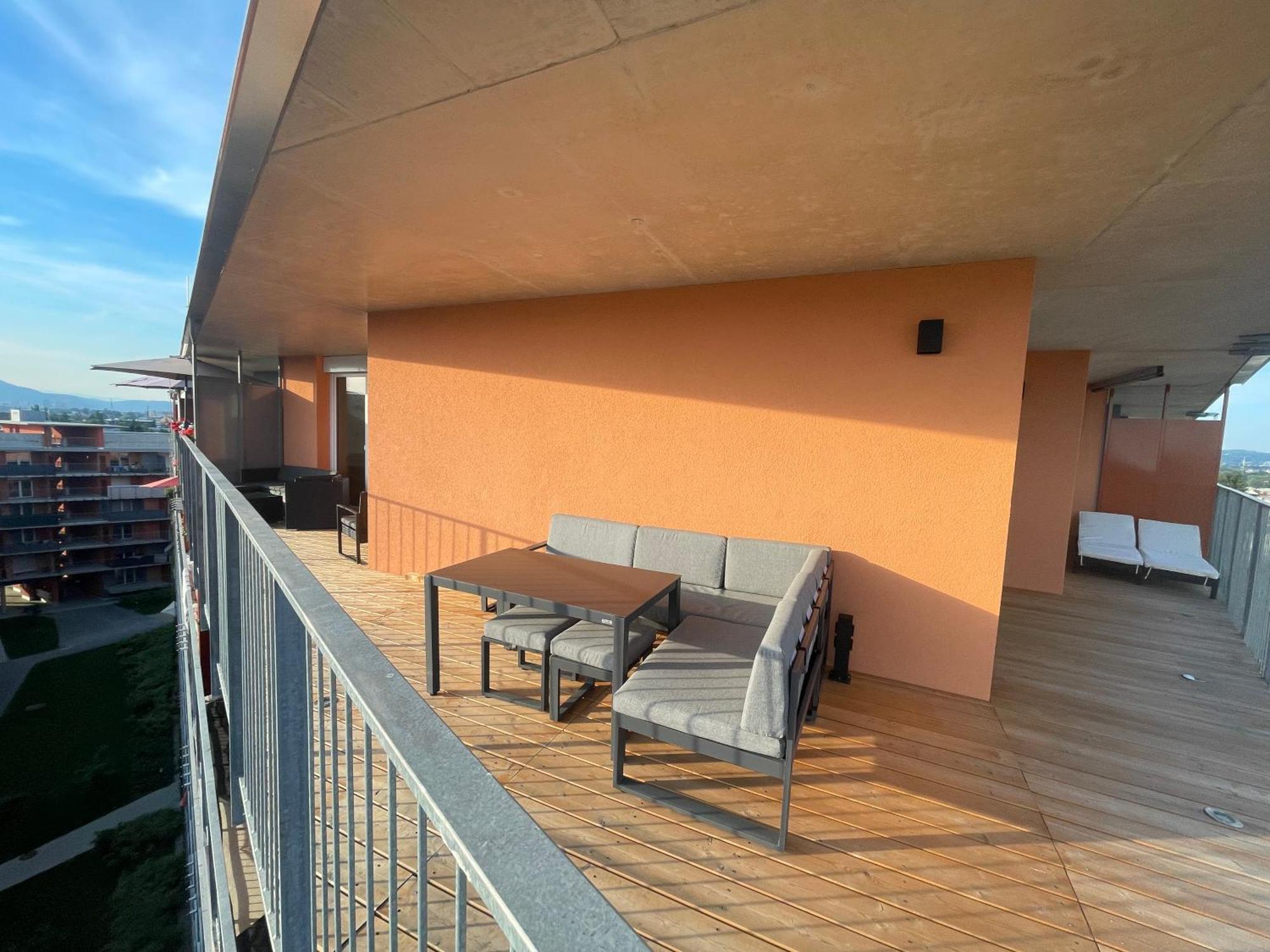 100 Qm Penthouse, Self-Check-In, 2 Parkplaetze Lägenhet Graz Exteriör bild