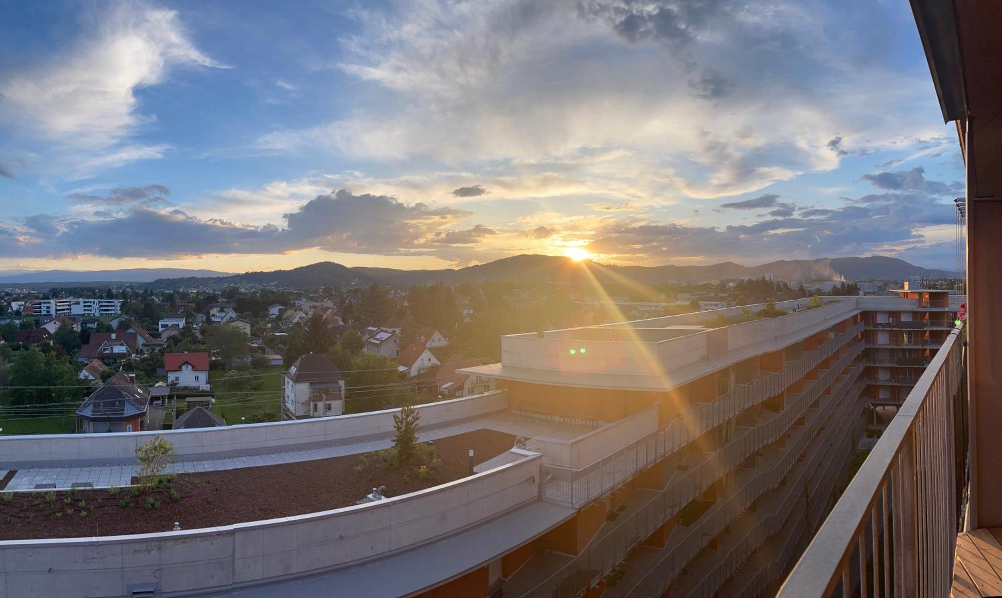 100 Qm Penthouse, Self-Check-In, 2 Parkplaetze Lägenhet Graz Exteriör bild