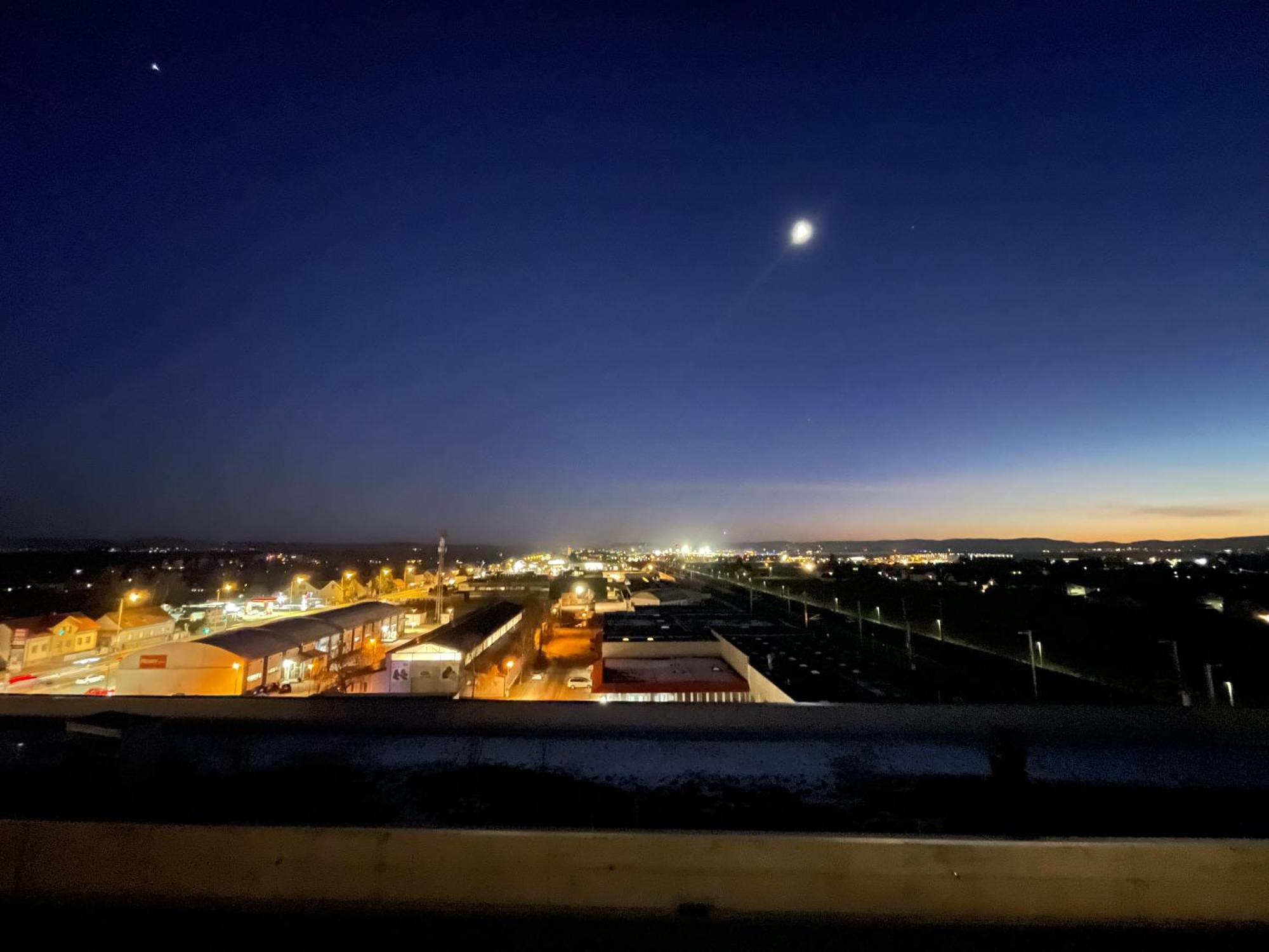 100 Qm Penthouse, Self-Check-In, 2 Parkplaetze Lägenhet Graz Exteriör bild