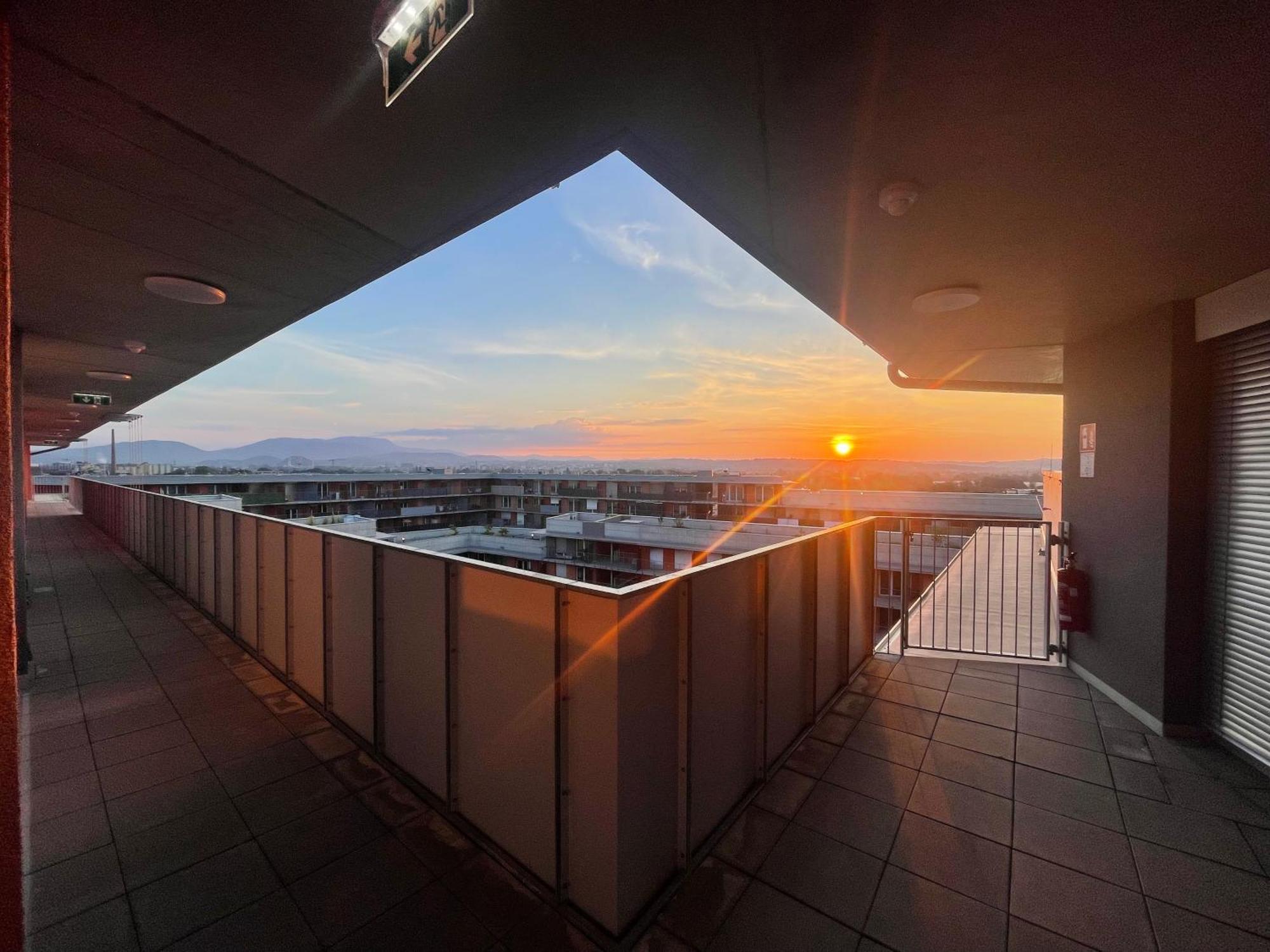 100 Qm Penthouse, Self-Check-In, 2 Parkplaetze Lägenhet Graz Exteriör bild