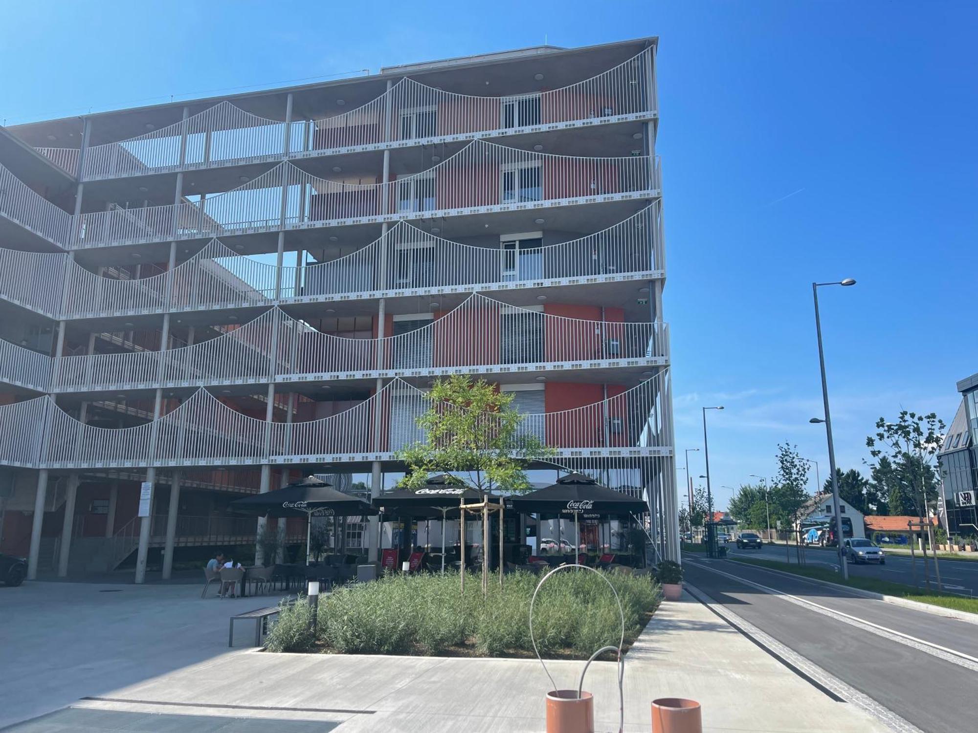 100 Qm Penthouse, Self-Check-In, 2 Parkplaetze Lägenhet Graz Exteriör bild