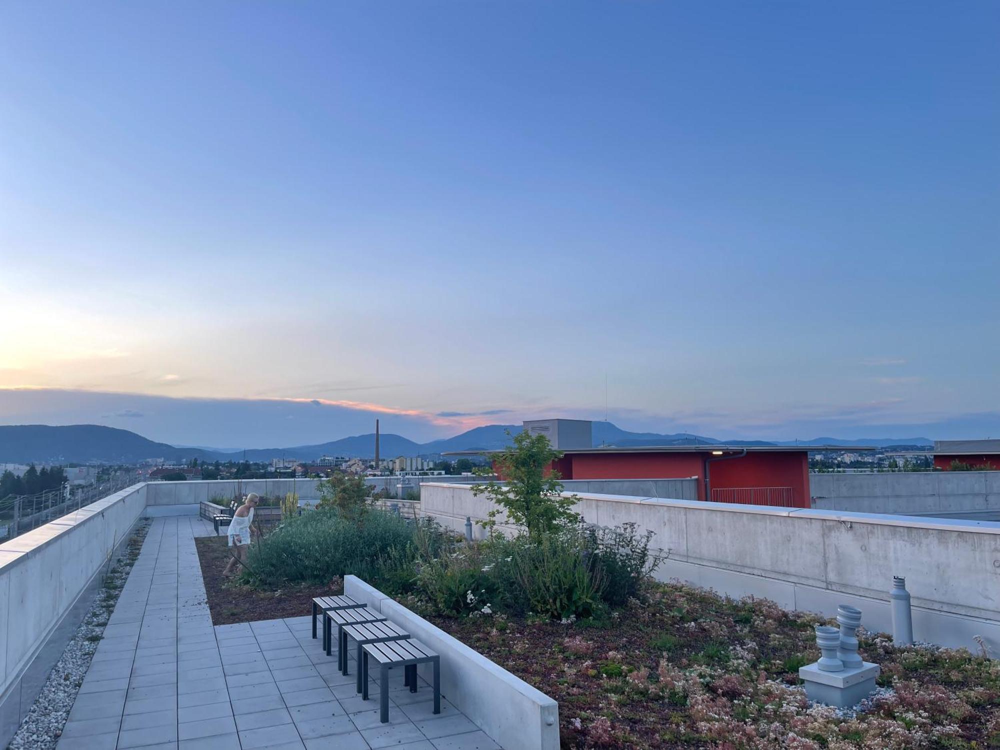 100 Qm Penthouse, Self-Check-In, 2 Parkplaetze Lägenhet Graz Exteriör bild