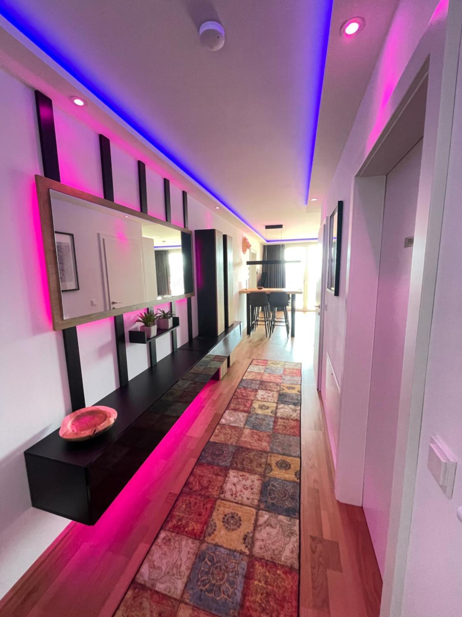 100 Qm Penthouse, Self-Check-In, 2 Parkplaetze Lägenhet Graz Exteriör bild