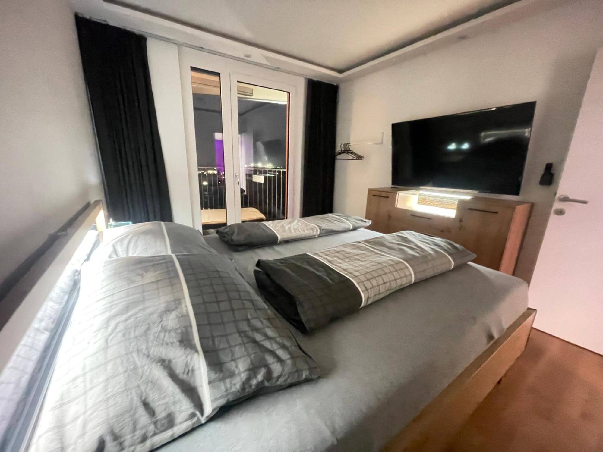 100 Qm Penthouse, Self-Check-In, 2 Parkplaetze Lägenhet Graz Exteriör bild
