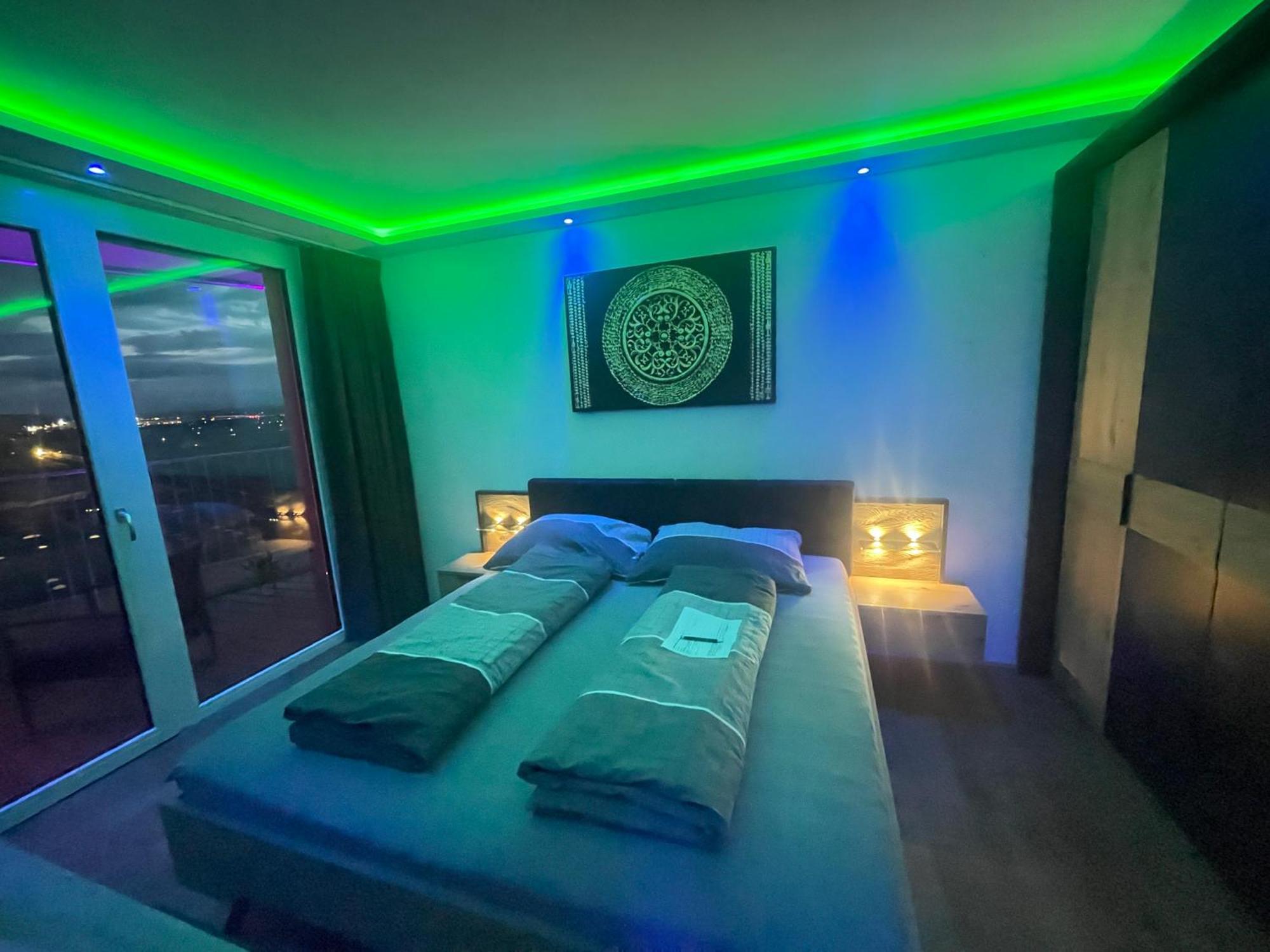 100 Qm Penthouse, Self-Check-In, 2 Parkplaetze Lägenhet Graz Exteriör bild