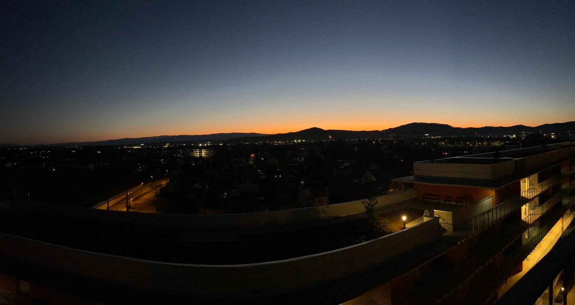 100 Qm Penthouse, Self-Check-In, 2 Parkplaetze Lägenhet Graz Exteriör bild